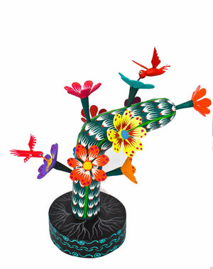 Alebrije de cactus con flores